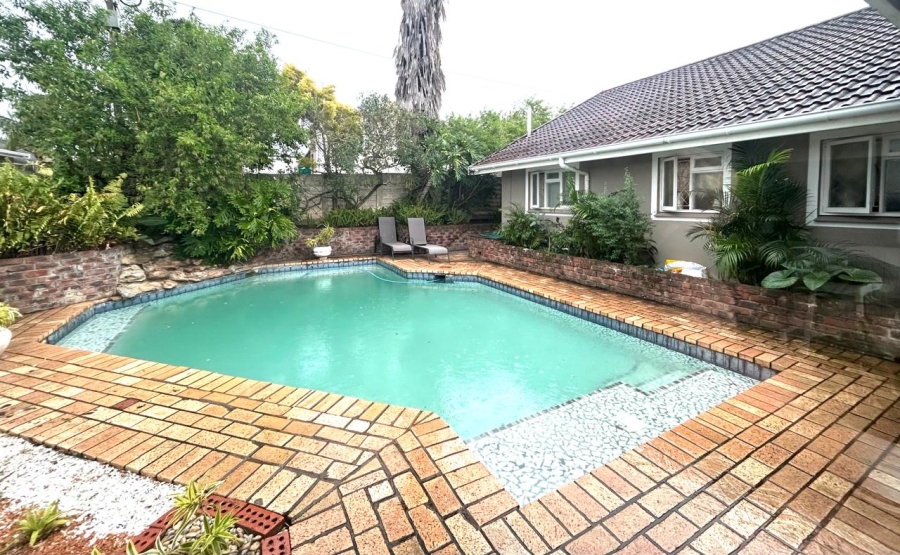 5 Bedroom Property for Sale in Beacon Bay Eastern Cape